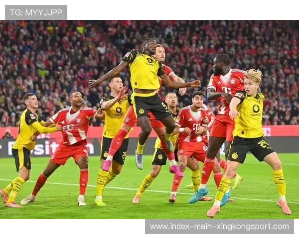 莱万弧线传中造成混乱，拜仁再次掌握主动