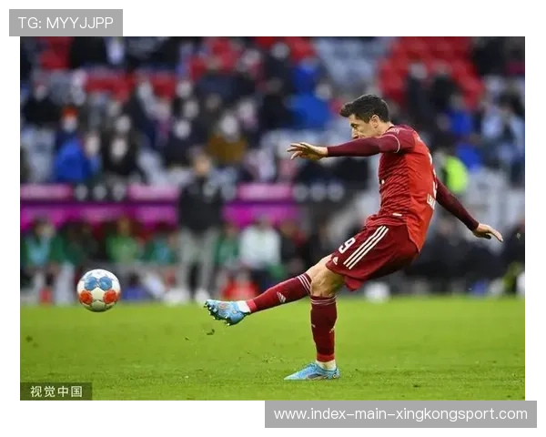 拜仁莱万门前补射完成救赎为球队带来荣耀